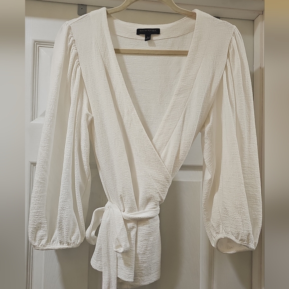 Banana Republic textured wrap blouse Size Large - Picture 2 of 2